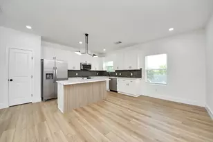 801 E 32nd 1/2 St, Houston, TX 77022 - Photo 19