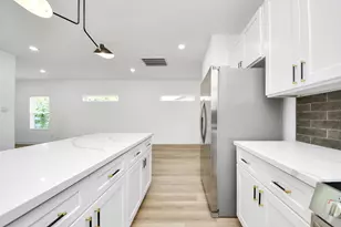 801 E 32nd 1/2 St, Houston, TX 77022 - Photo 13