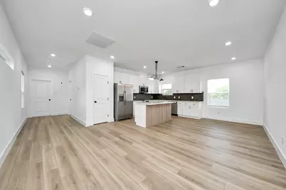 801 E 32nd 1/2 Street #B, Houston, TX 77022 - Photo 21
