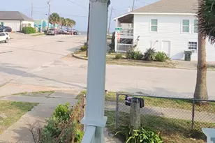 1725 18th St, Galveston, TX 77550 - Photo 5
