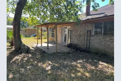 8610 Honeysuckle Street, Highlands, TX 77562 - Photo 11