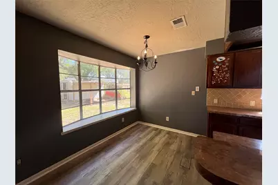 8610 Honeysuckle Street, Highlands, TX 77562 - Photo 5