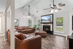 7460 Commander Roland Dr, Hitchcock, TX 77563 - Photo 9