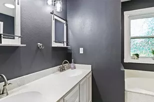 7460 Commander Roland Dr, Hitchcock, TX 77563 - Photo 19