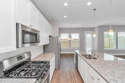 2733 Ruhman Fields Drive, Houston, TX 77008 - Photo 11