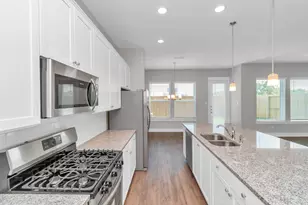 2733 Ruhman Flds Dr, Houston, TX 77008 - Photo 11