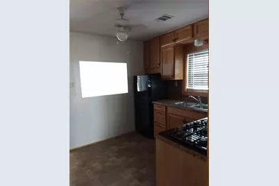 414 Avenue E, Highlands, TX 77562 - Photo 5