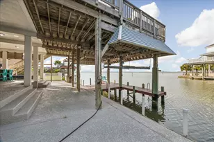 426 Sunset Cir, Tiki Island, TX 77554 - Photo 47