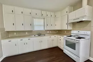 813 Nursery Rd, Clute, TX 77531 - Photo 5