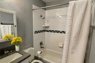 1011 E 6th 1/2 St, Houston, TX 77009 - Photo 5
