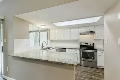 26 W Broken Oak Court, The Woodlands, TX 77381 - Photo 7