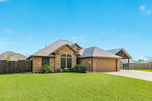 111 Gold Finch Ct, Richwood, TX 77531 - Photo 3