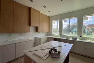 511 Hillwood Hts Dr, Houston, TX 77091 - Photo 27