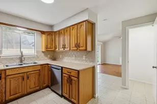 5758 Greencraig Dr, Houston, TX 77035 - Photo 9