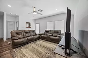 1029 Great Barracuda Ln, Alvin, TX 77511 - Photo 7