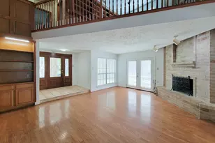 2030 Creek Valley Ln, Sugar Land, TX 77478 - Photo 11