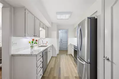 5050 Ambassador Way #112, Houston, TX 77056 - Photo 15