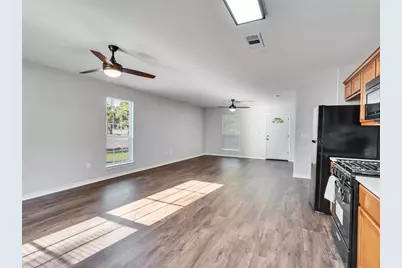 326 S Bell Drive, Texas City, TX 77591 - Photo 7