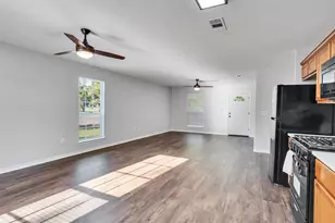 326 S Bell Dr, Texas City, TX 77591 - Photo 7