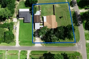 4902 Magnolia Ln, Old River Winfree, TX 77535 - Photo 3