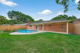 6926 Pine Grove Dr, Houston, TX 77092 - Photo 15