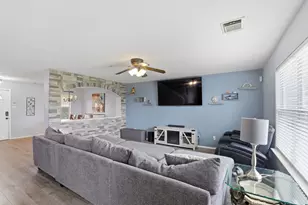 8118 Berkely Ct, Baytown, TX 77521 - Photo 5