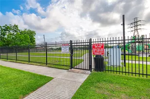 8115 Sanford St, Baytown, TX 77521 - Photo 17