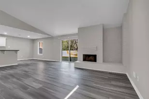 8 Still Glen Ct, Spring, TX 77381 - Photo 5