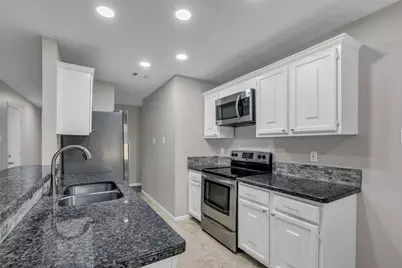 8 Still Glen Court, The Woodlands, TX 77381 - Photo 11