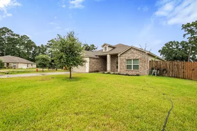 9850 Hunter Springs, Conroe, TX 77306 - Photo 3