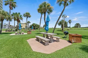 1401 E Beach Dr, Galveston, TX 77550 - Photo 23