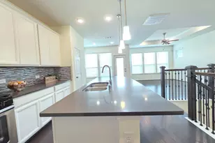 8620 Hollyoaks Creek Ln, Houston, TX 77063 - Photo 3