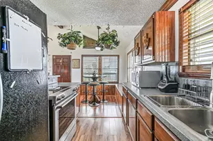 16510 Edward Teach Rd, Jamaica Beach, TX 77554 - Photo 13
