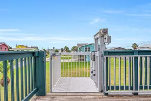 16510 Edward Teach Rd, Jamaica Beach, TX 77554 - Photo 21