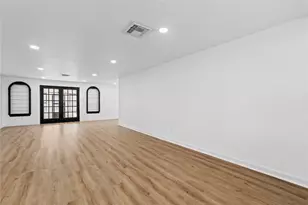 5823 Ettrick Dr, Houston, TX 77035 - Photo 13