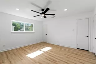 5823 Ettrick Dr, Houston, TX 77035 - Photo 23