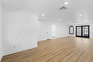 5823 Ettrick Dr, Houston, TX 77035 - Photo 11