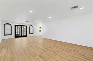 5823 Ettrick Dr, Houston, TX 77035 - Photo 7