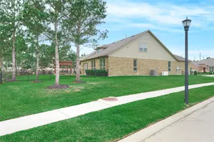 230 Connemara Dr, The Woodlands, TX 77382 - Photo 7