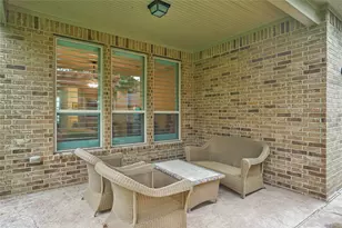 230 Connemara Dr, The Woodlands, TX 77382 - Photo 5