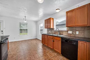 4403 Sprangletop Ave, Baytown, TX 77521 - Photo 15