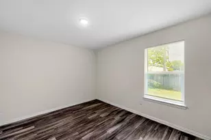 8210 Hanna St, Houston, TX 77028 - Photo 9