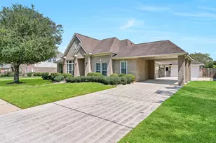 1813 Sandy Lake Dr, Friendswood, TX 77546 - Photo 1