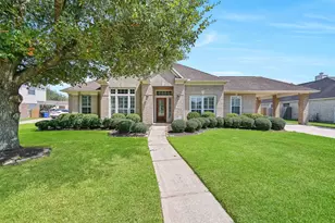 1813 Sandy Lake Dr, Friendswood, TX 77546 - Photo 1
