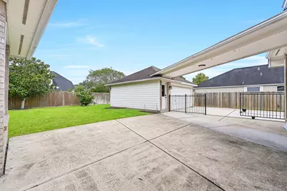 1813 Sandy Lake Drive, Friendswood, TX 77546 - Photo 27
