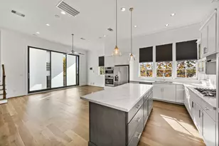 2234 Lou Ellen Ln, Houston, TX 77018 - Photo 9