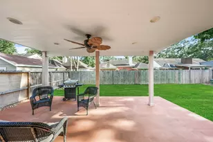 929 N Rivershire Dr, Conroe, TX 77304 - Photo 17