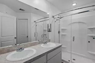 5339 CJ Walker Ln, Houston, TX 77048 - Photo 11
