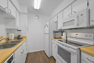 4627 Wild Indigo St, Houston, TX 77027 - Photo 9