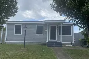 7813 Pruitt Dr, Galveston, TX 77554 - Photo 1